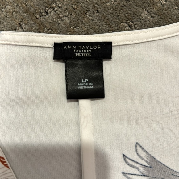 Ann Taylor Factory Flying Cranes V-neck Long-Sleeve Blouse, Size LP - Picture 9 of 10